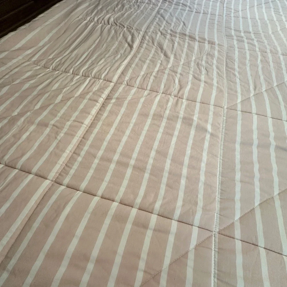 UGG‎ Corey Reversible Full/Queen Comforter Pink/Cream Stripe Sherpa Back